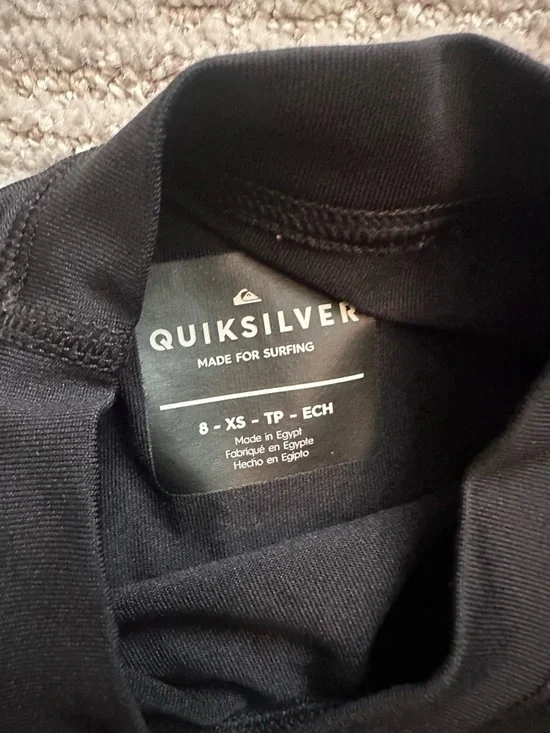 Quiksilver Black Long Sleeve Surf Top with White Logo Tag - Picture 2 of 2